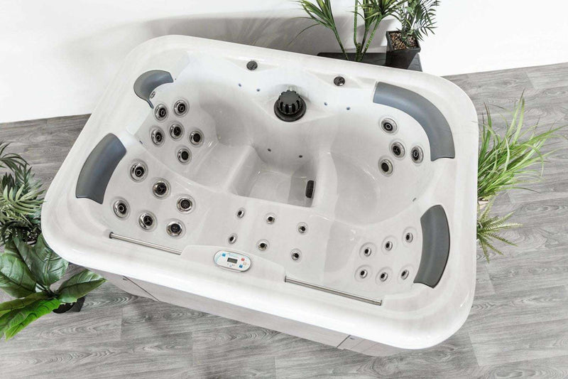 Soletta Platinum 4 person hot tub